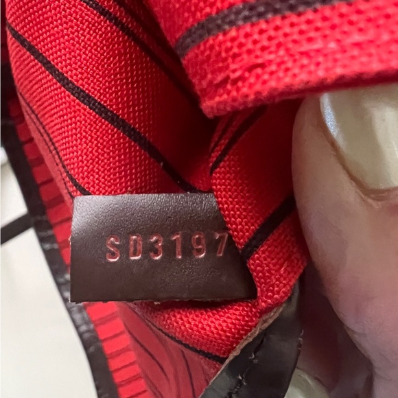 Louis Vuitton Neverfull MM - Picture 15 of 15